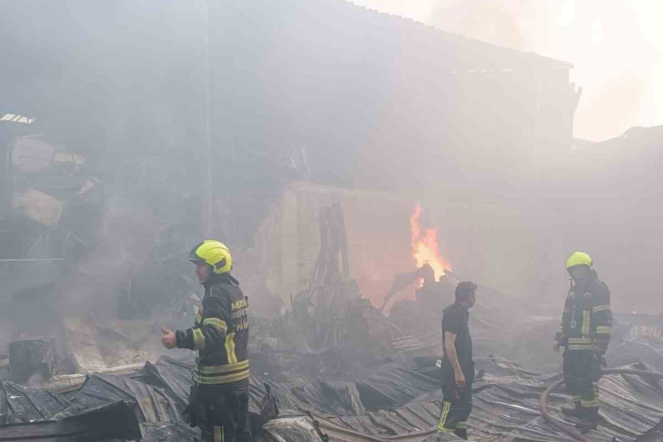 Mersin'de geri dönüşüm tesisinde yangın