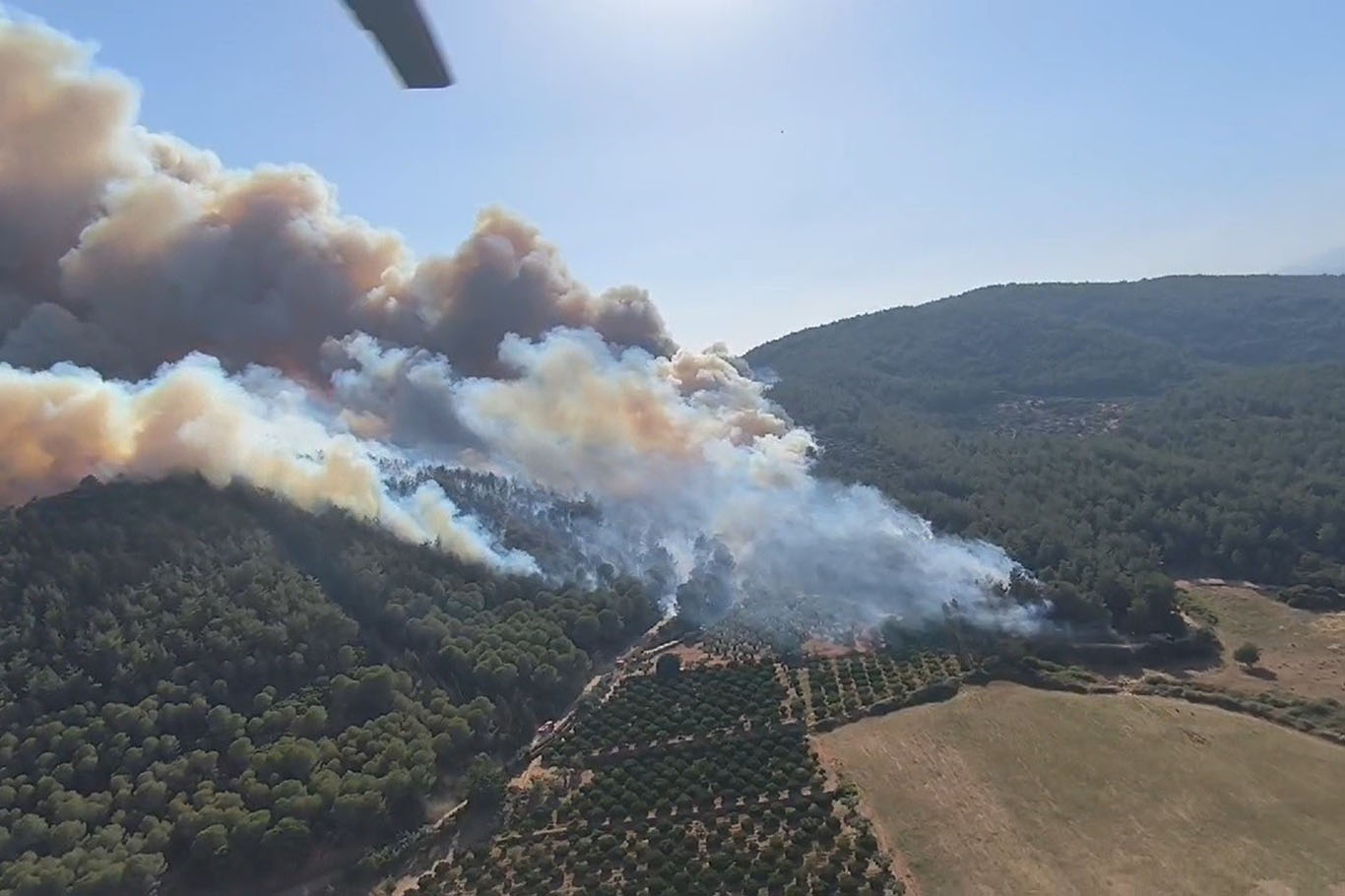 Meteorolojiden yangın bölgeleri için kuvvetli rüzgar uyarısı