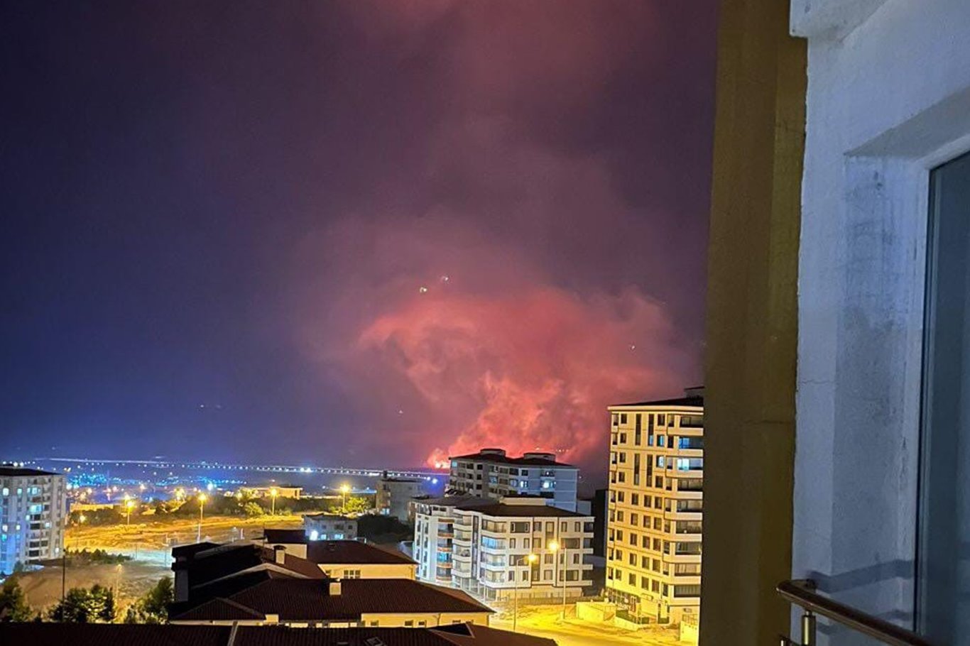 Siirt'te yıldırım düşmesi sonucu çıkan yangında 30 dekar tarım arazisi zarar gördü