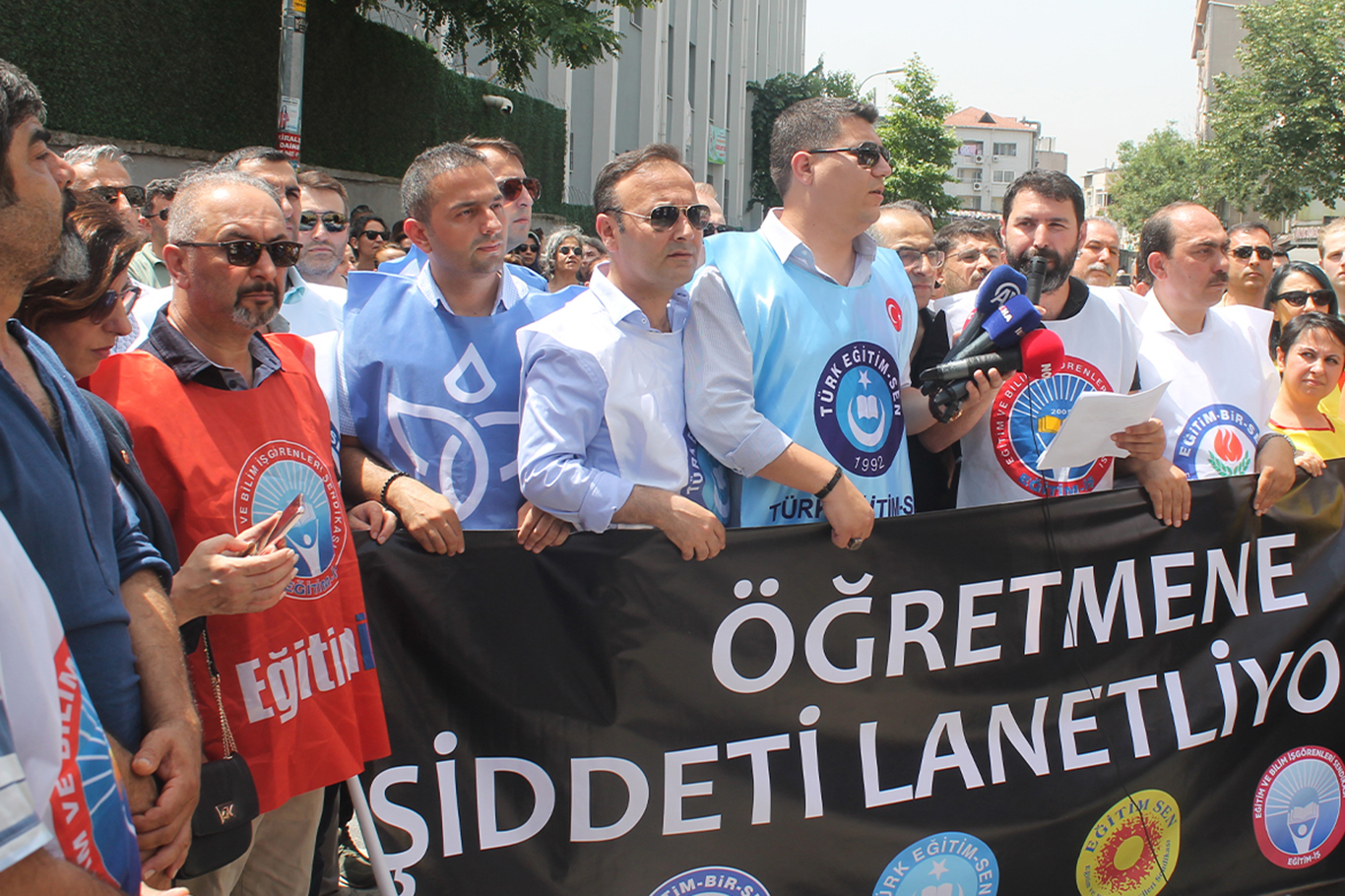 Ümraniye’de eğitimciye uygulanan şiddet protesto edildi