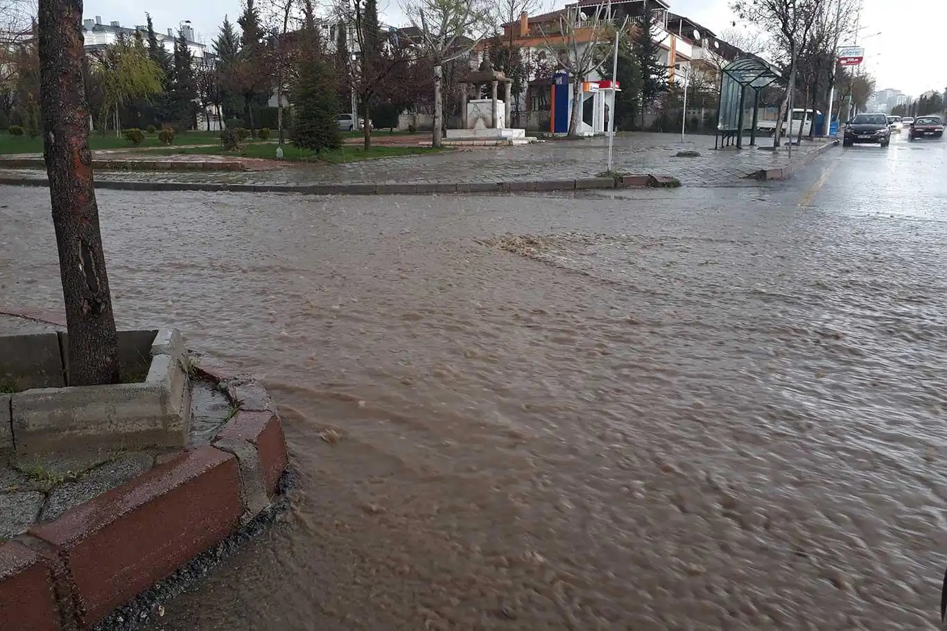 14 kente "turuncu" ve "sarı" uyarı: Gök gürültülü sağanak bekleniyor