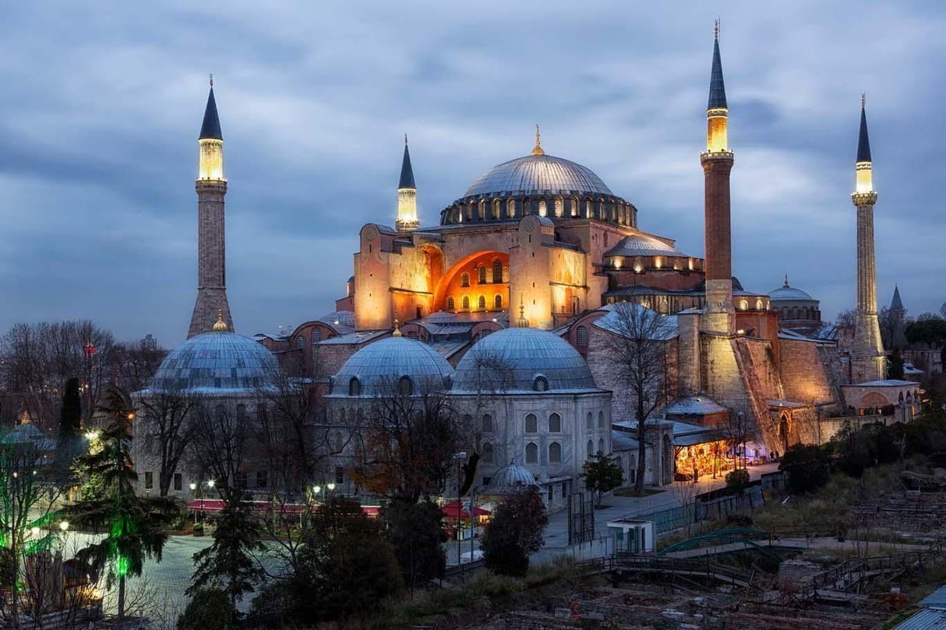 15 Temmuz'da tüm camilerde sela okunacak