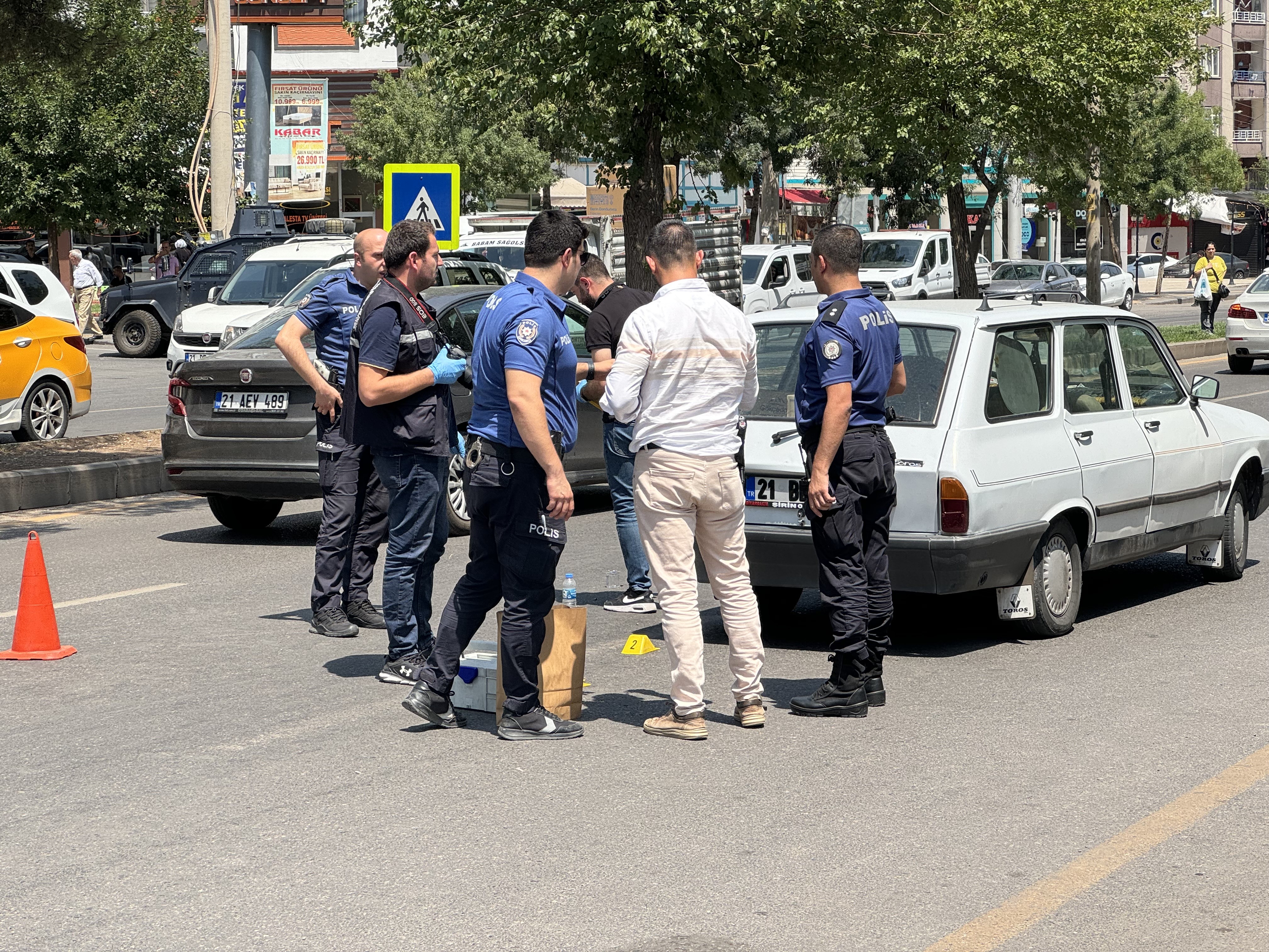 Diyarbakır'da silahlı kavga güvenlik kamerasına yansıdı