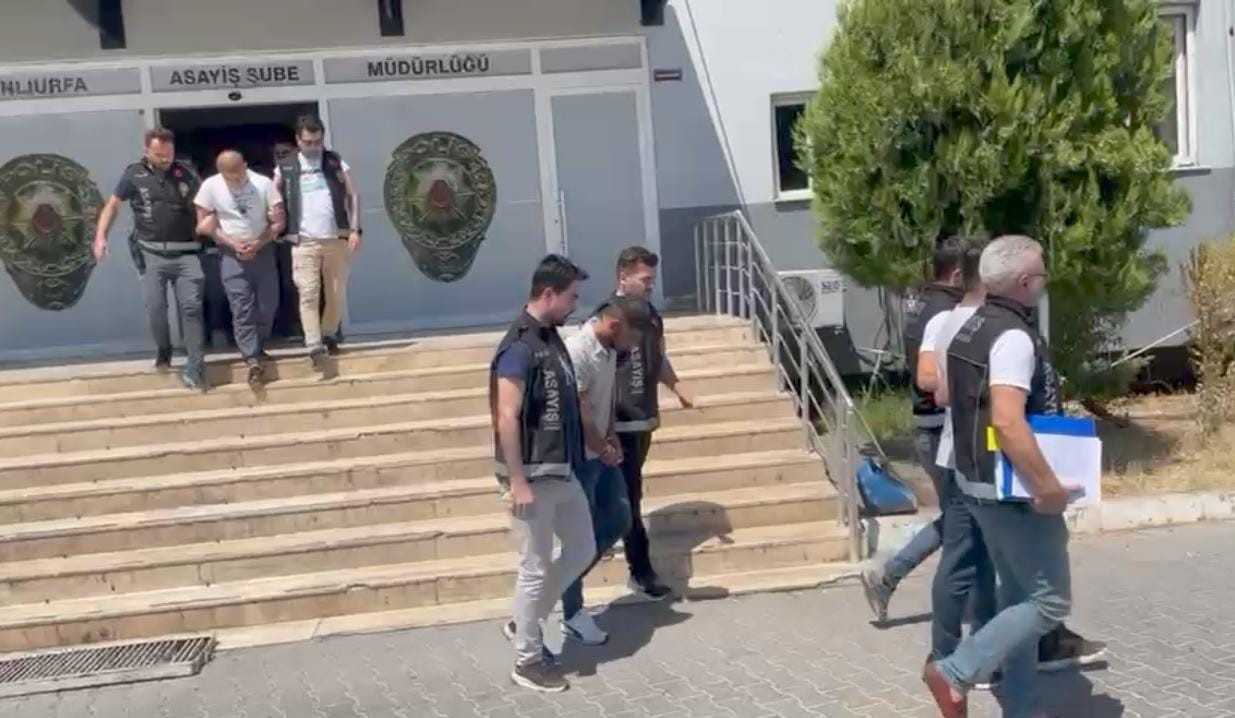 Polis Kılığındaki Hırsızlar Kuyumcuyu Soydu