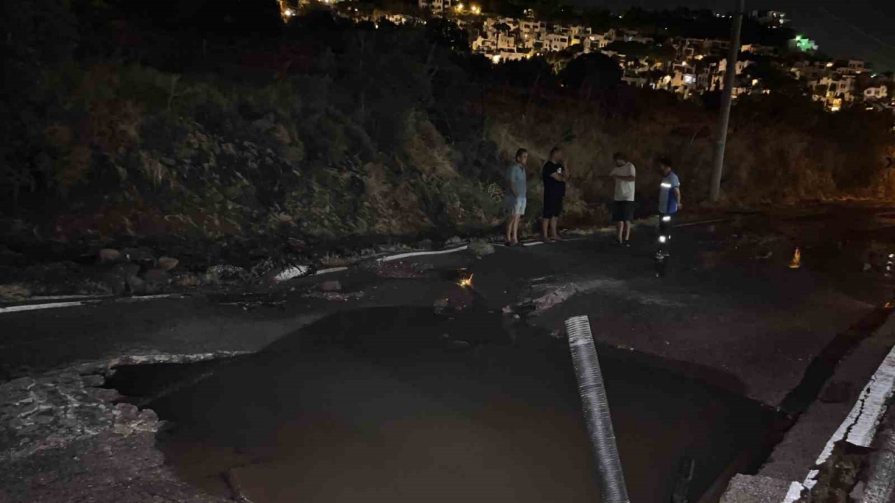 Bodrum’da su hattı bomba gibi patladı, yine tonlarca su israf oldu