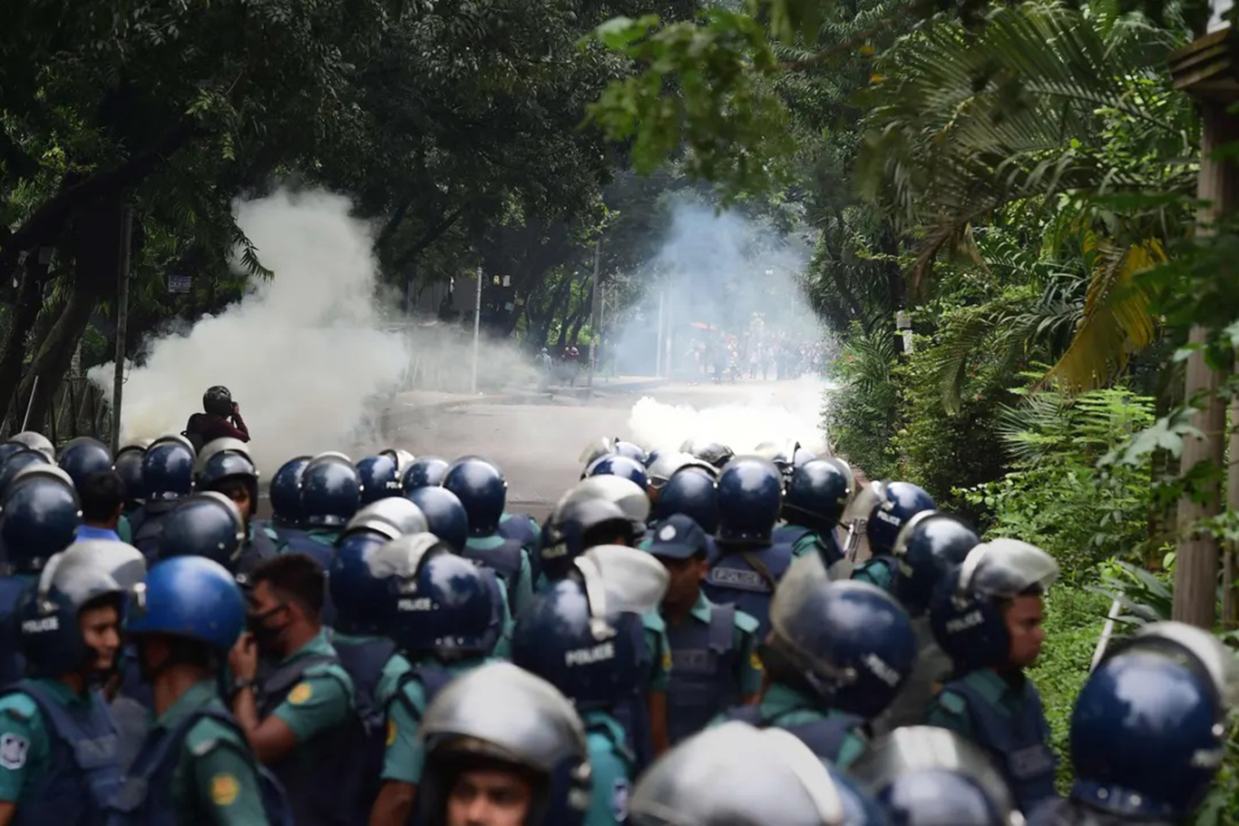 Bangladeş'te kamuda kontenjan düşürülmesi mahkemeden döndü