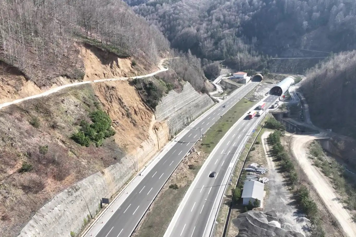 Bolu Dağı geçişinin İstanbul istikameti trafiğe kapatıldı