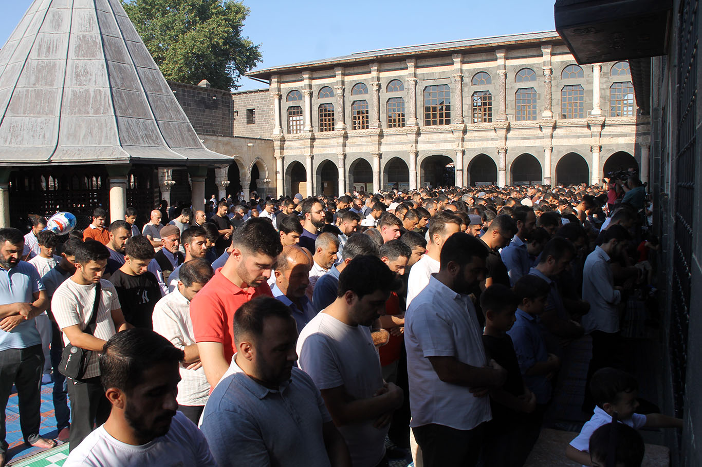 Diyarbakır'da İsmail Heniyye İçin Gıyabi Cenaze Namazı