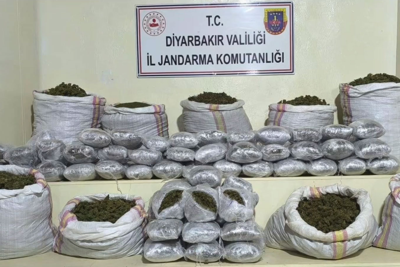 İçişleri Bakanı Yerlikaya: 1 ton 331 kilo uyuşturucu ele geçirildi