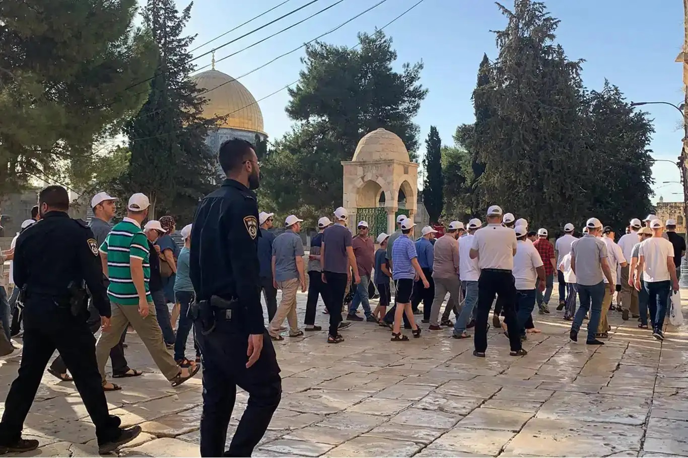 İşgalci siyonistler, Mescid-i Aksa'ya baskın düzenledi