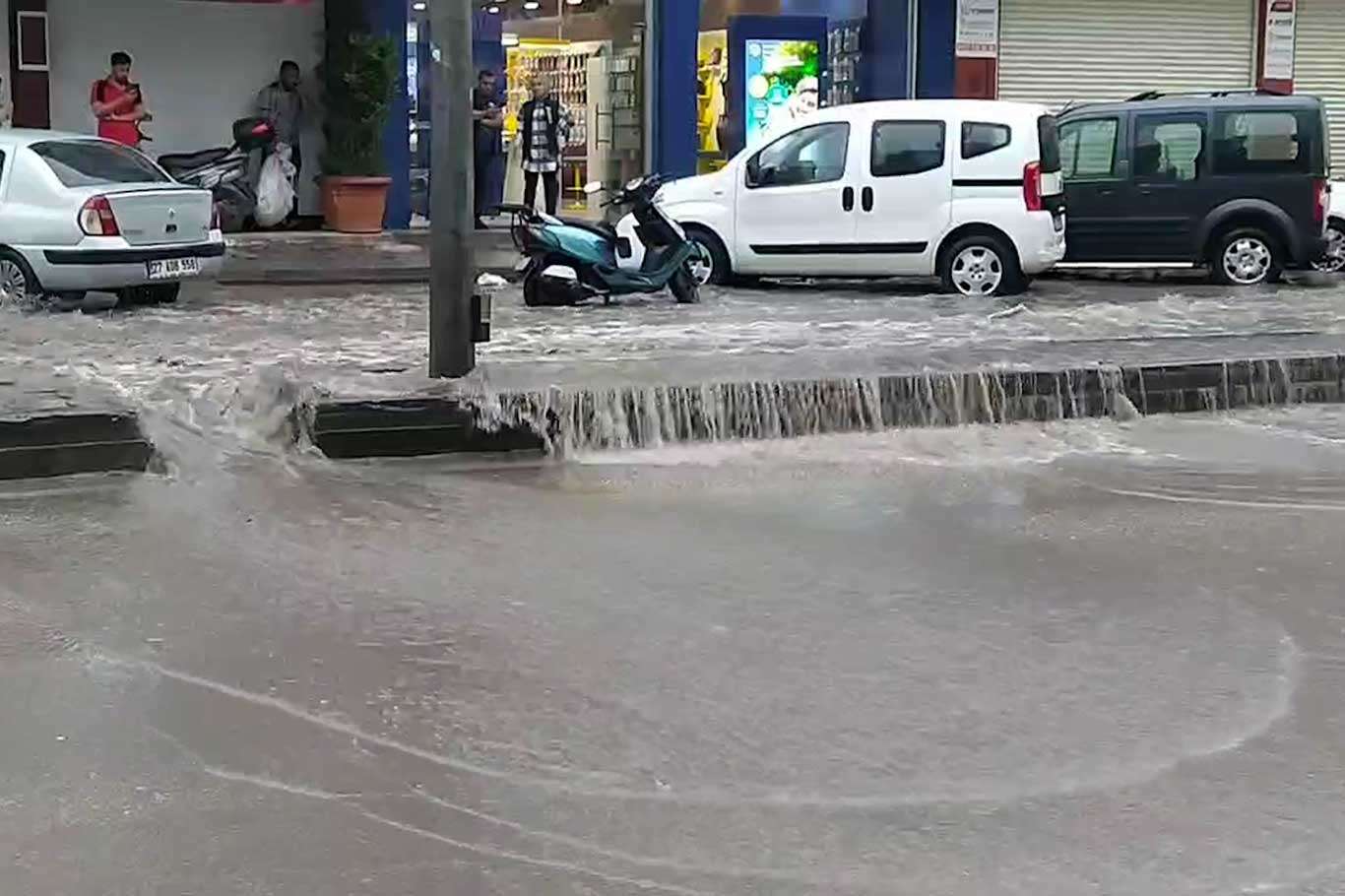 Meteorolojiden 3 kente gök gürültülü sağanak uyarısı