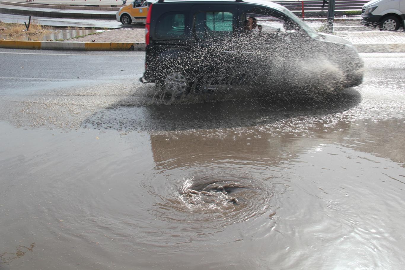 Meteoroloji'den İstanbul için sağanak yağış uyarısı