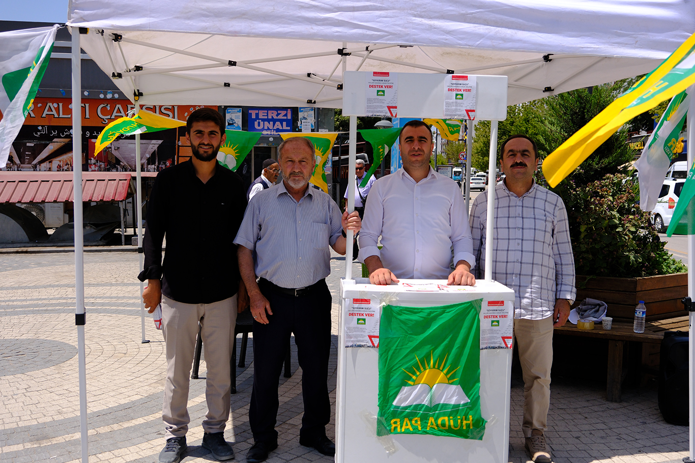 Van’da HÜDA PAR'ın kanun teklifini tanıtım stantları açıldı