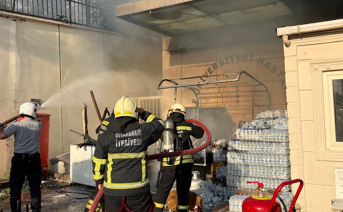 Dicle Üniversitesi Hastanesi Kantininde Yangın Paniği