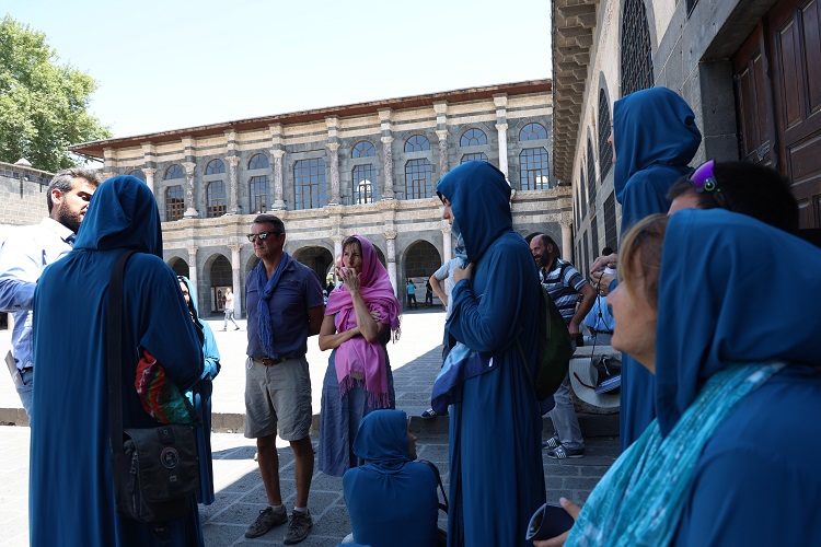 Diyarbakır Ulu Camiide 14 Kişi Müslüman Oldu