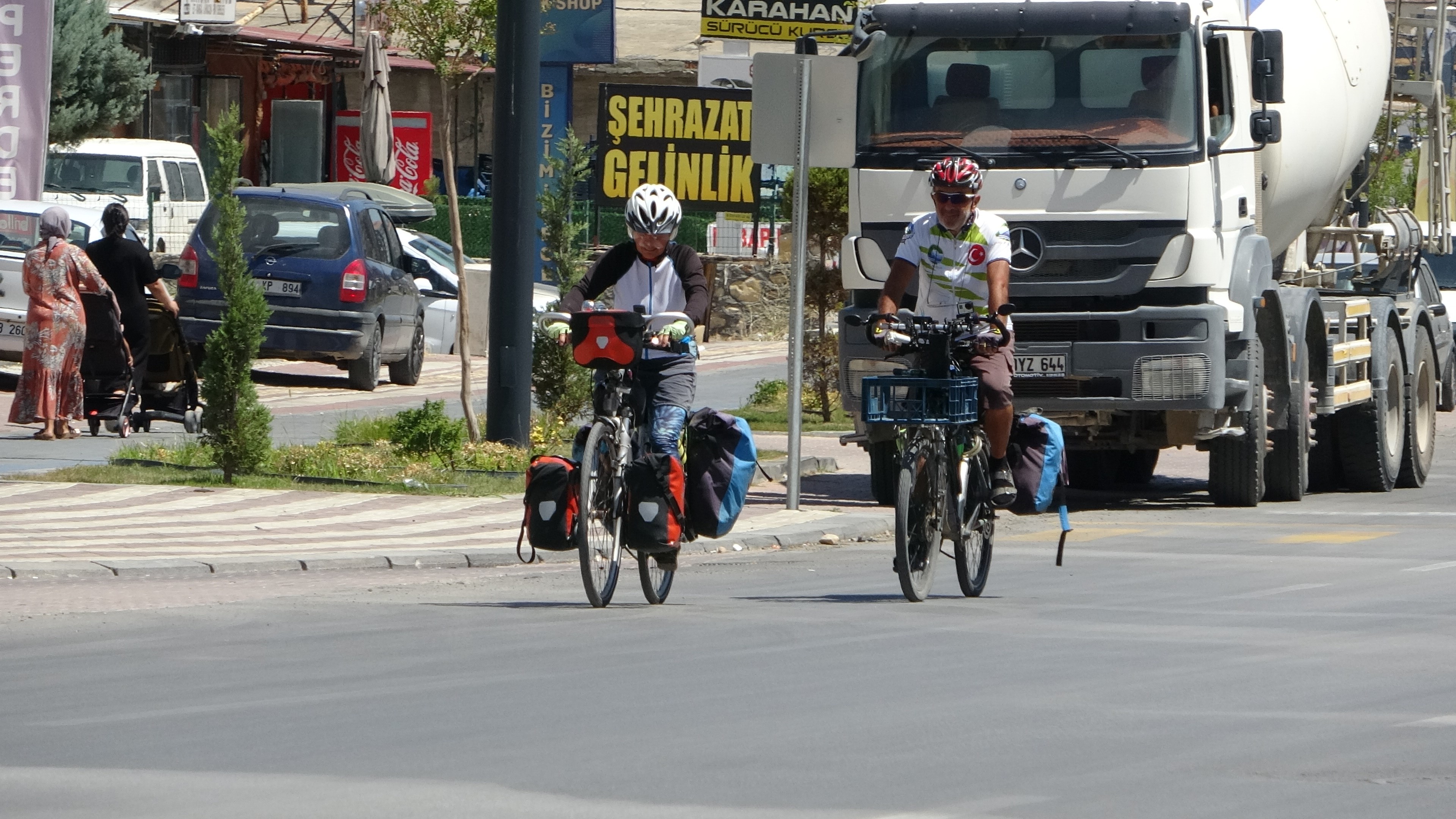 Seyahat tutkunu çift, bisikletle 3 bin kilometre yol yaptı