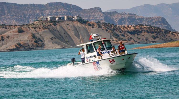 Ilısu Baraj Göleti'nde yük ve yolcu tekneleri denetlendi