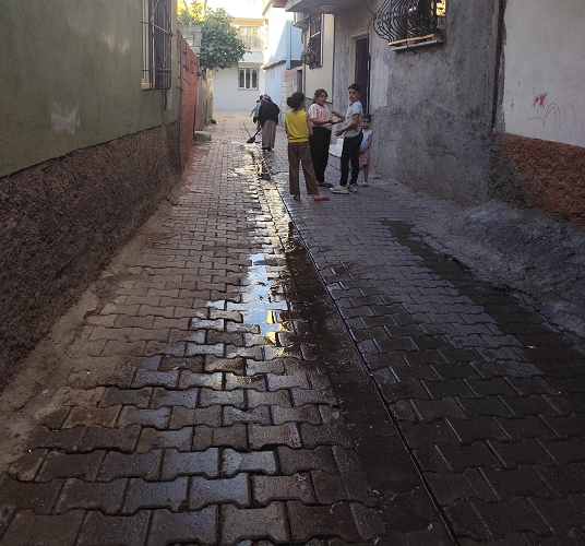 Diyarbakır’ın Ara Sokaklarında Mahalleli Temizlik Seferberliği