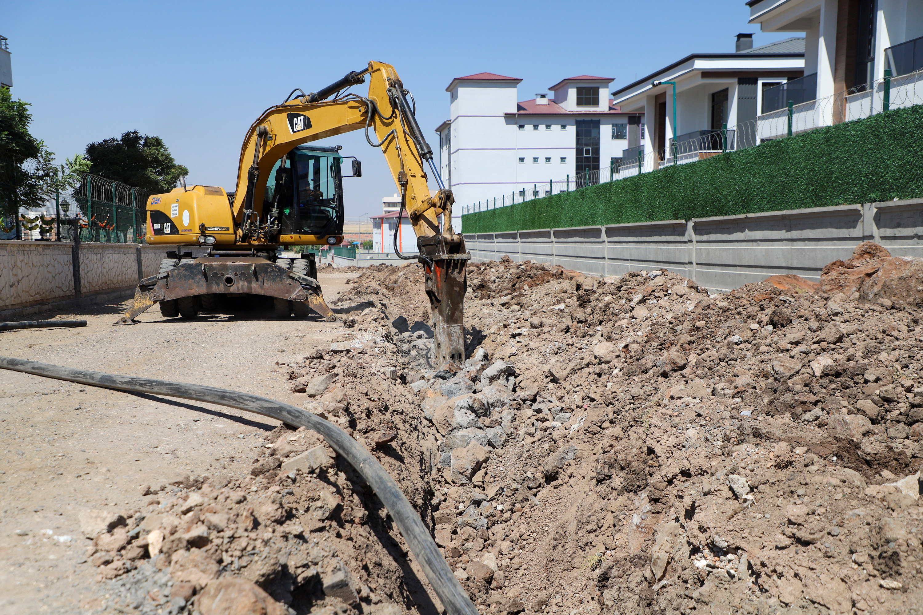 Diyarbakır'da 2 Okul Için Içme Suyu Hattı! (2)