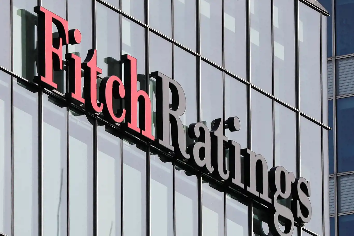 Fitch, işgal rejiminin kredi notunu düşürdü