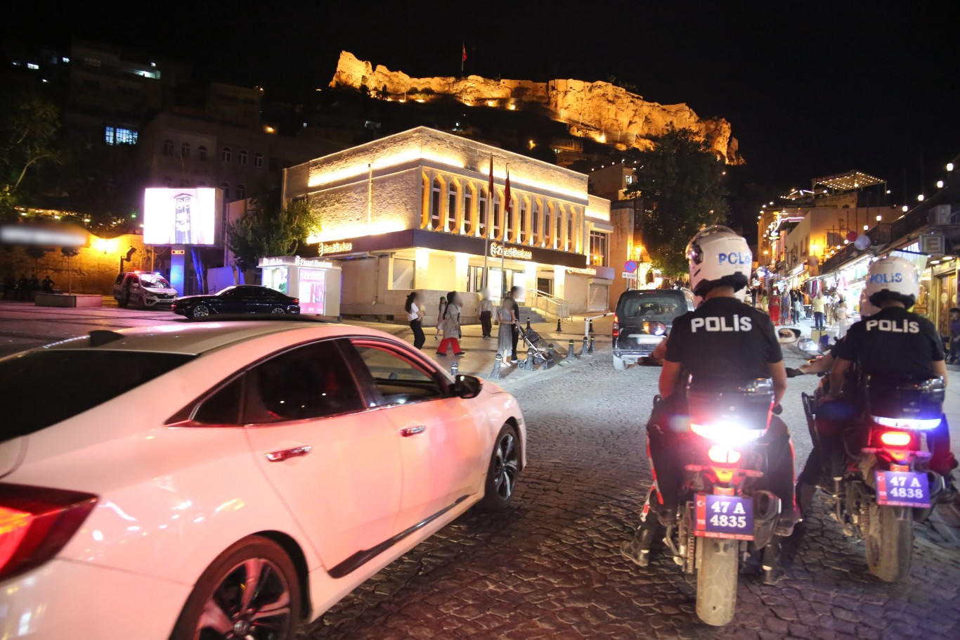 Mardin’de uyuşturucu madde bulundurmaktan 4 şahıs yakalandı