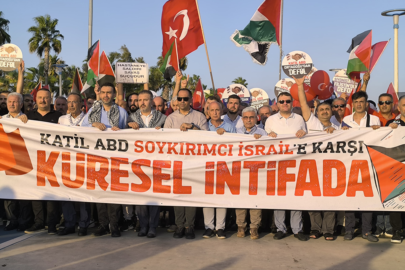 Mersin'de Şehit İsmail Haniye ve Gazze için destek yürüyüşü