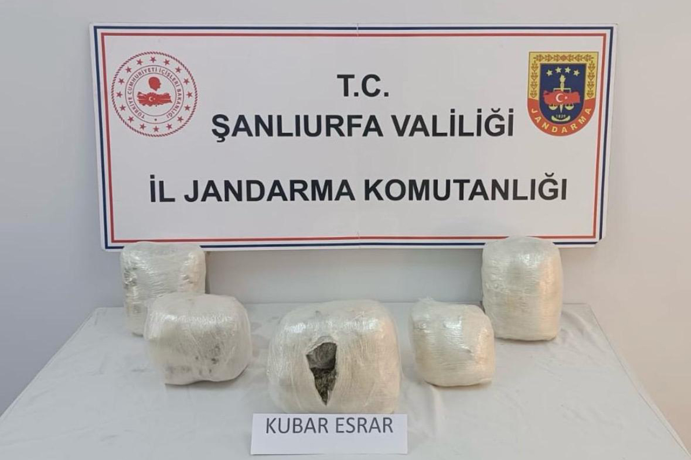 Şanlıurfa'da bir araçta uyuşturucu ele geçirildi: 1 gözaltı