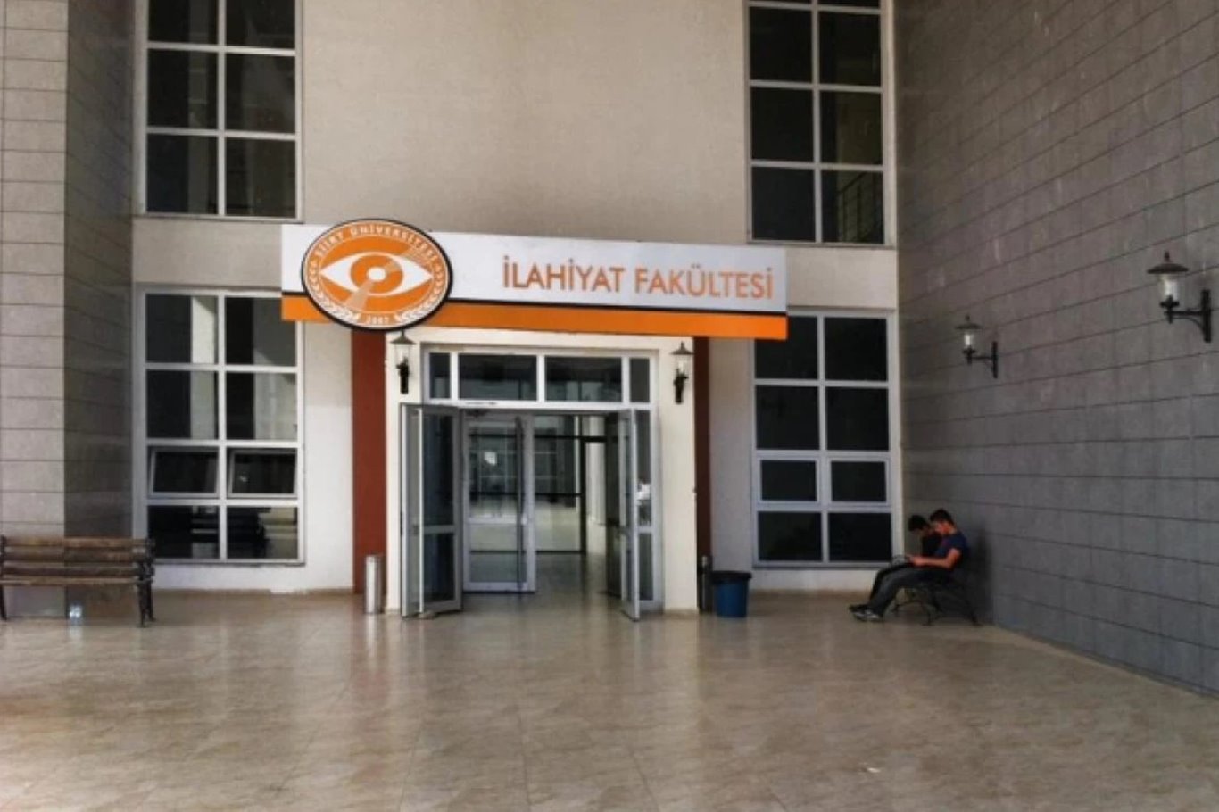 Siirt Üniversitesi İlahiyat Fakültesi'nde burs ve yurt başvuruları başladı