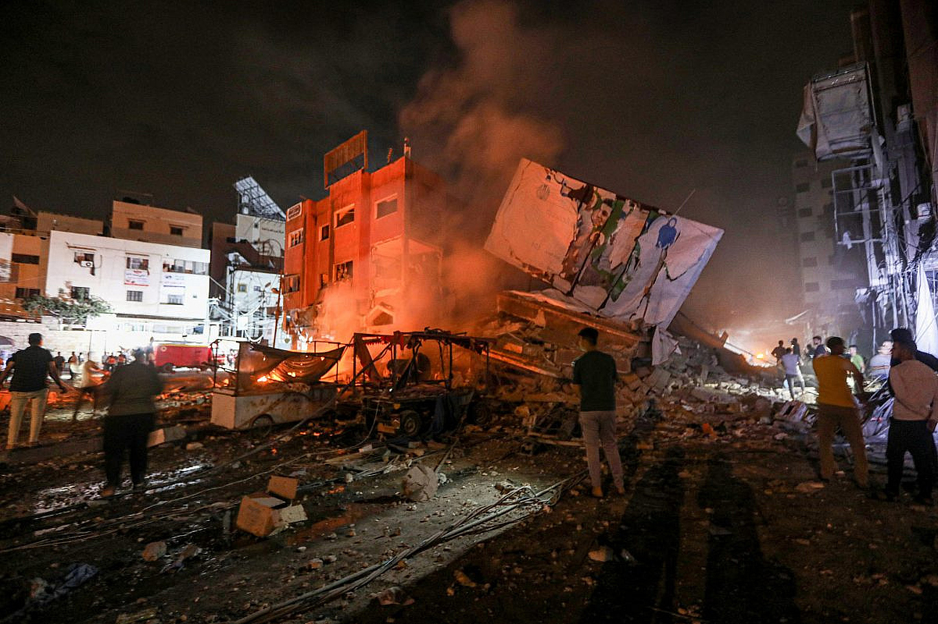 Siyonist işgalciler Han Yunus'ta bir evi bombaladı: 10 şehit