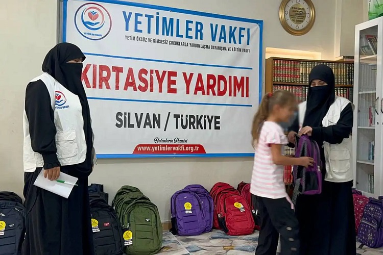 Yetimler Vakfı'ndan yetim çocuklara kırtasiye desteği