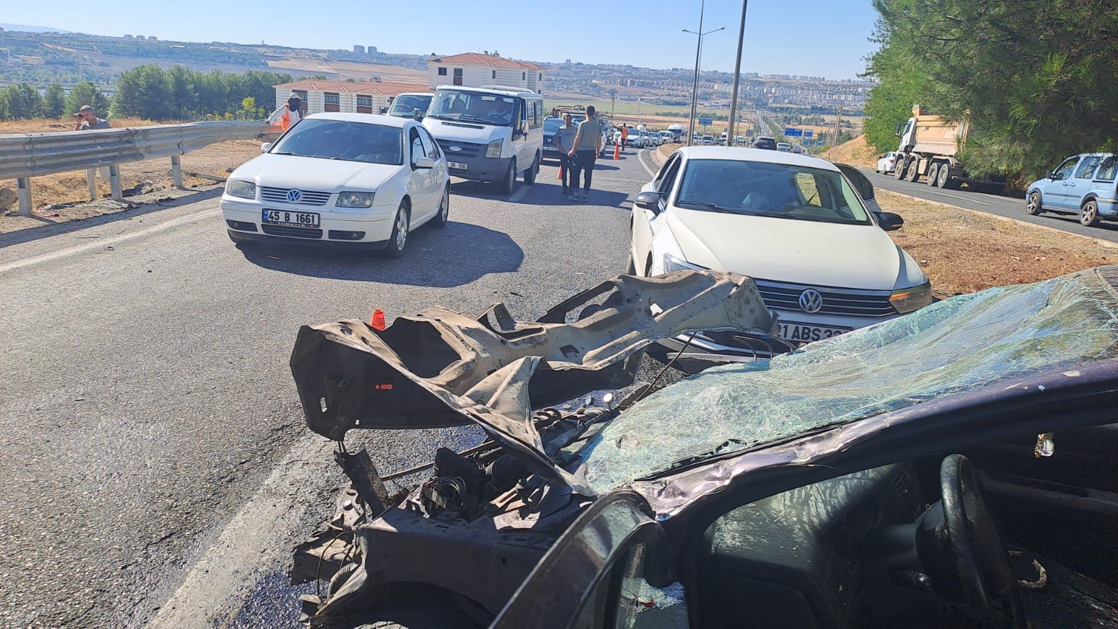 Diyarbakır'da Araç Kontrolden Çıktı Hurdaya Döndü