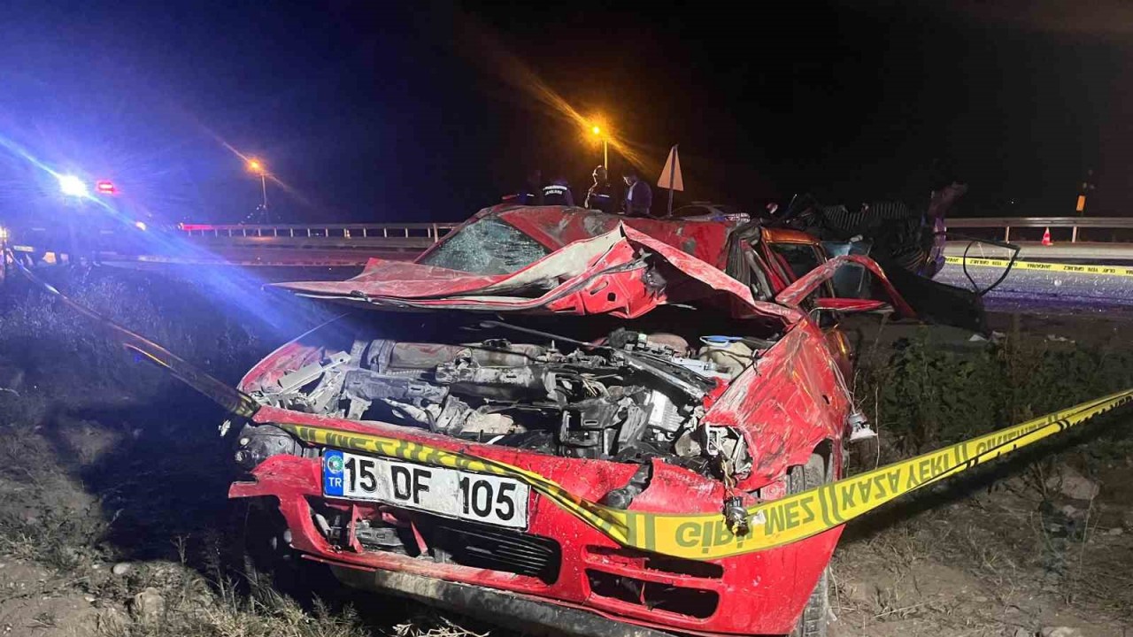 Burdur’da feci kaza: 2 ölü, 3 yaralı