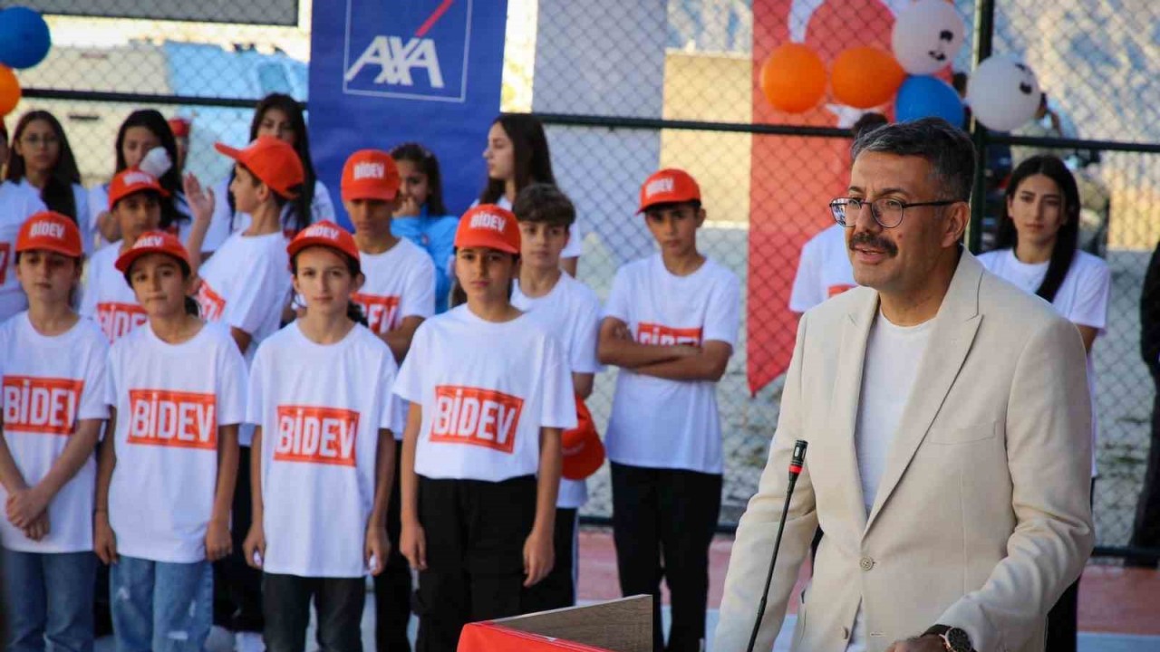 Hakkari’de basketbol sahasının açılışı yapıldı