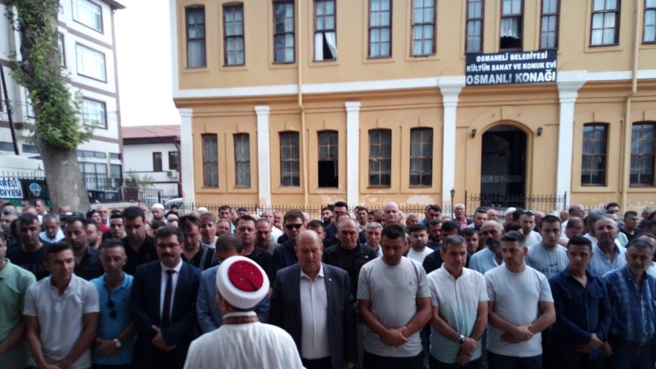 Sulama havuzuna düşen çocuk tedavi gördüğü hastanede yaşamını yitirdi