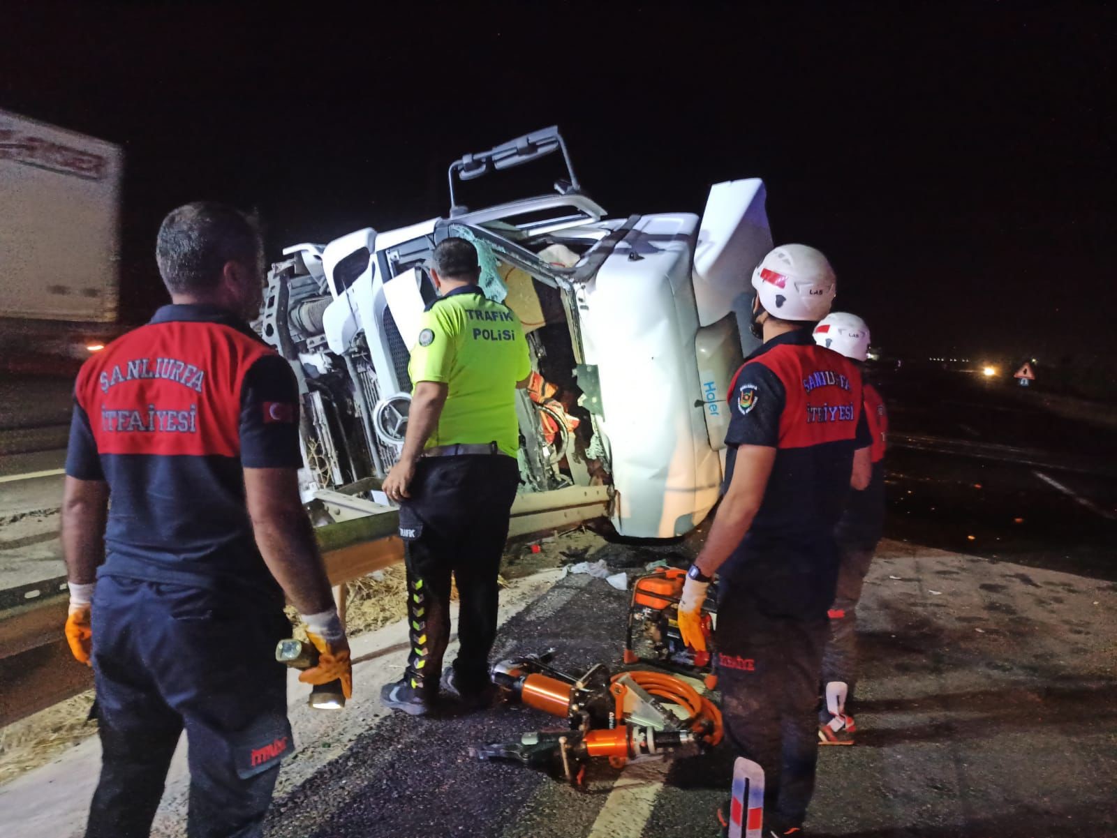 Şanlıurfa'da yakıt tankeri devrildi: 1 ölü