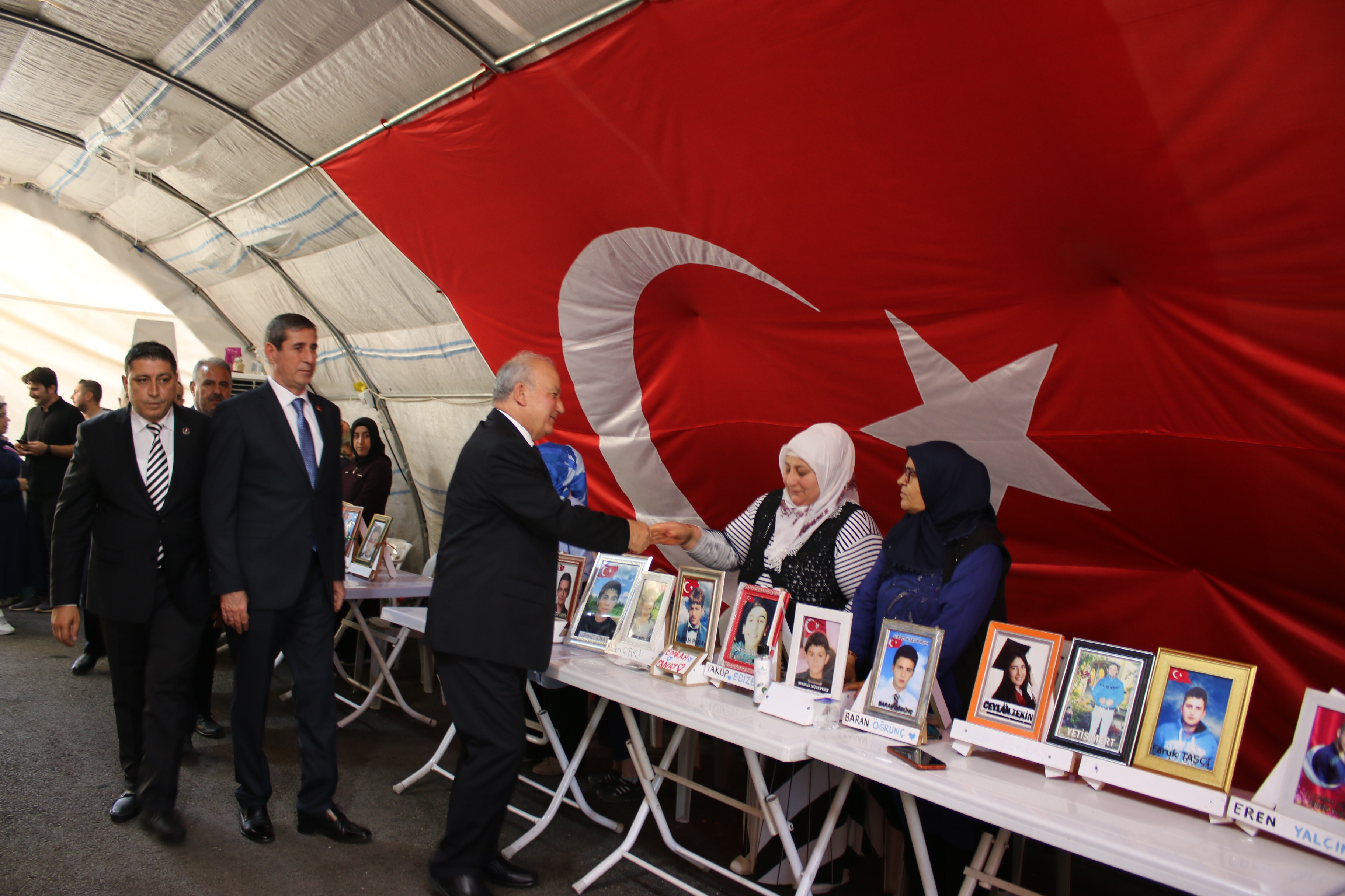 Bbp Genel Başkan Yardımcısı Diyarbakır'da Evlat Nöbetindeki Ailelerle Buluştu (2)