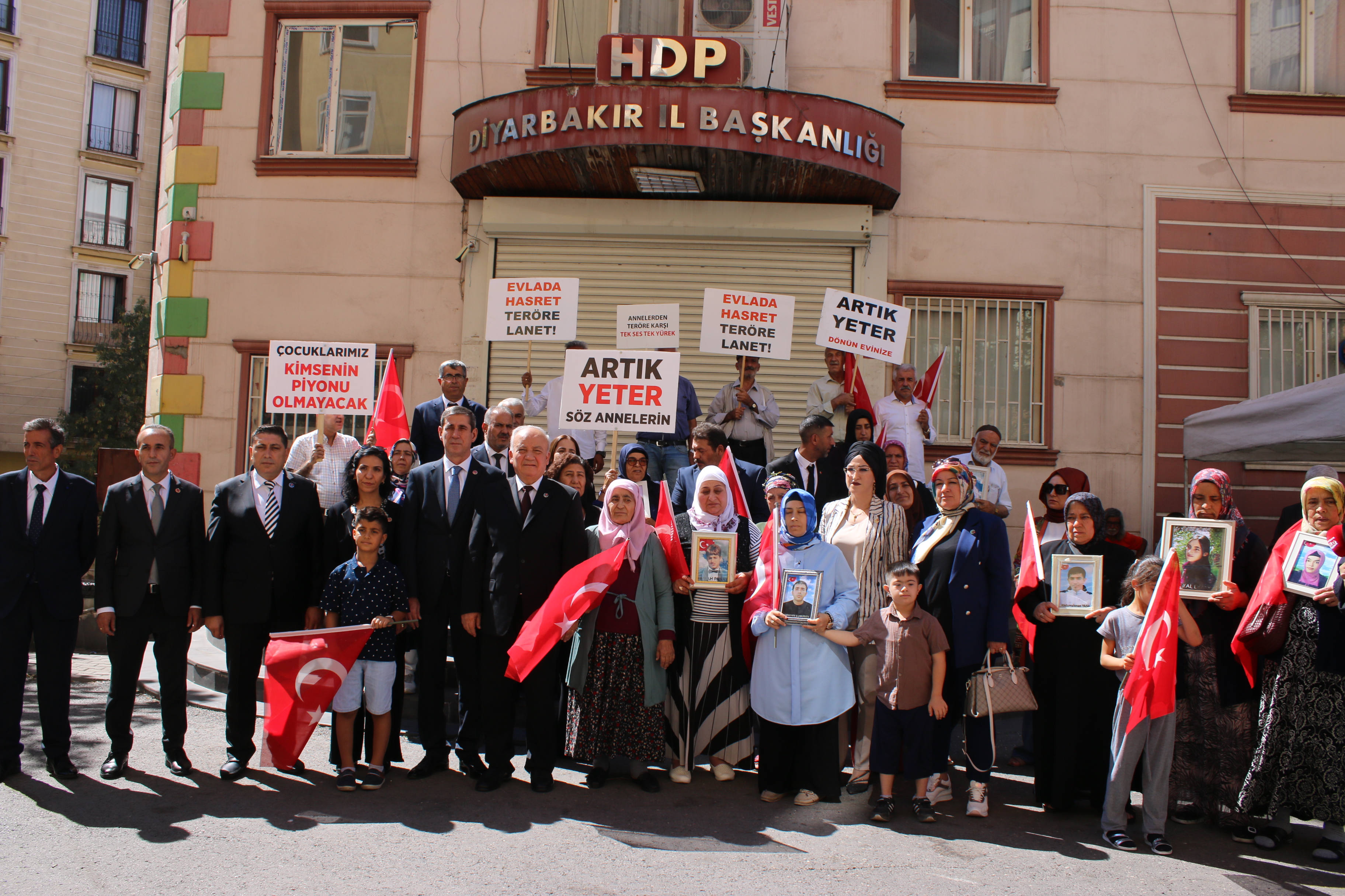 Bbp Genel Başkan Yardımcısı Diyarbakır'da Evlat Nöbetindeki Ailelerle Buluştu (6)