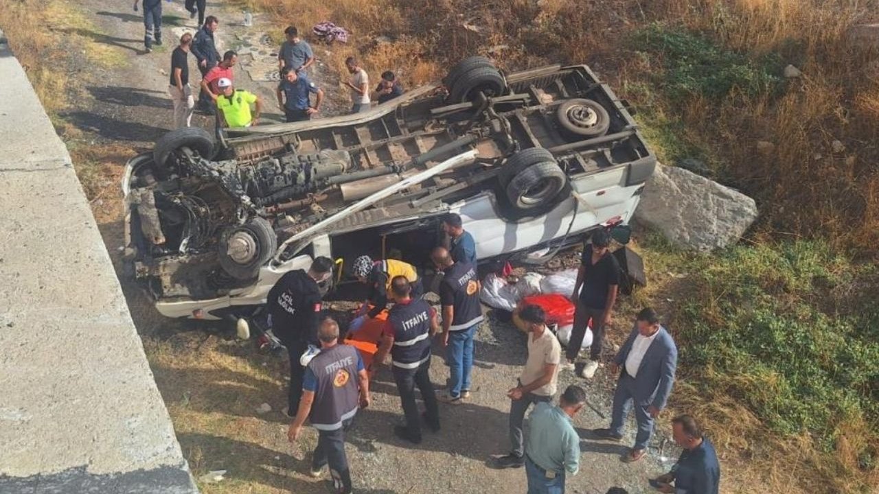 Diyarbakırlı işçileri taşıyan araç Sivas'ta devrildi: 14 Yaralı!