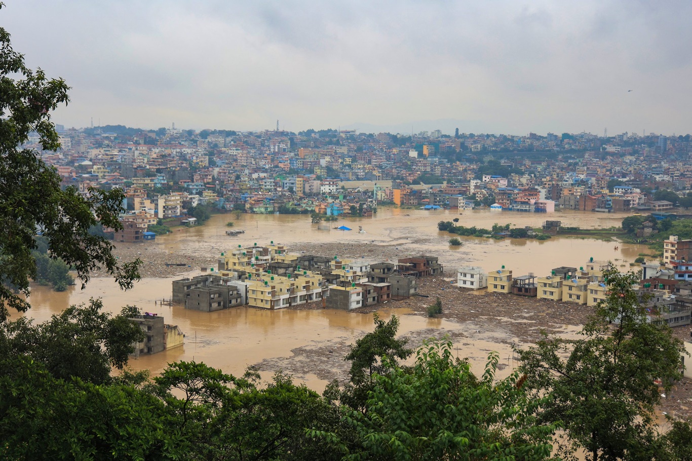 Nepal'de ender görülen şiddetli yağışlarda 112 kişi öldü