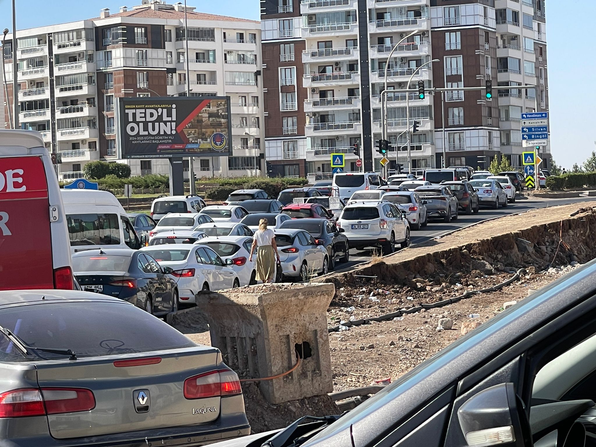 Diyarbakır'da Okulun İlk Günü Trafik Yoğunluğu