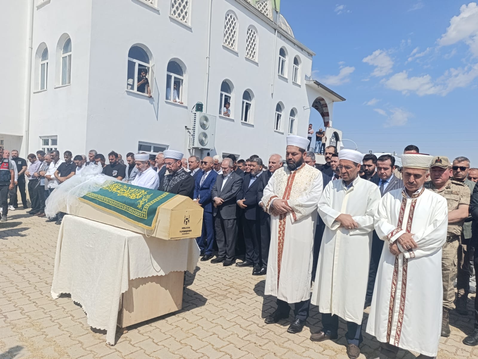 Küçük Narin, Hayalindeki Gelinlikle Uğurlandı