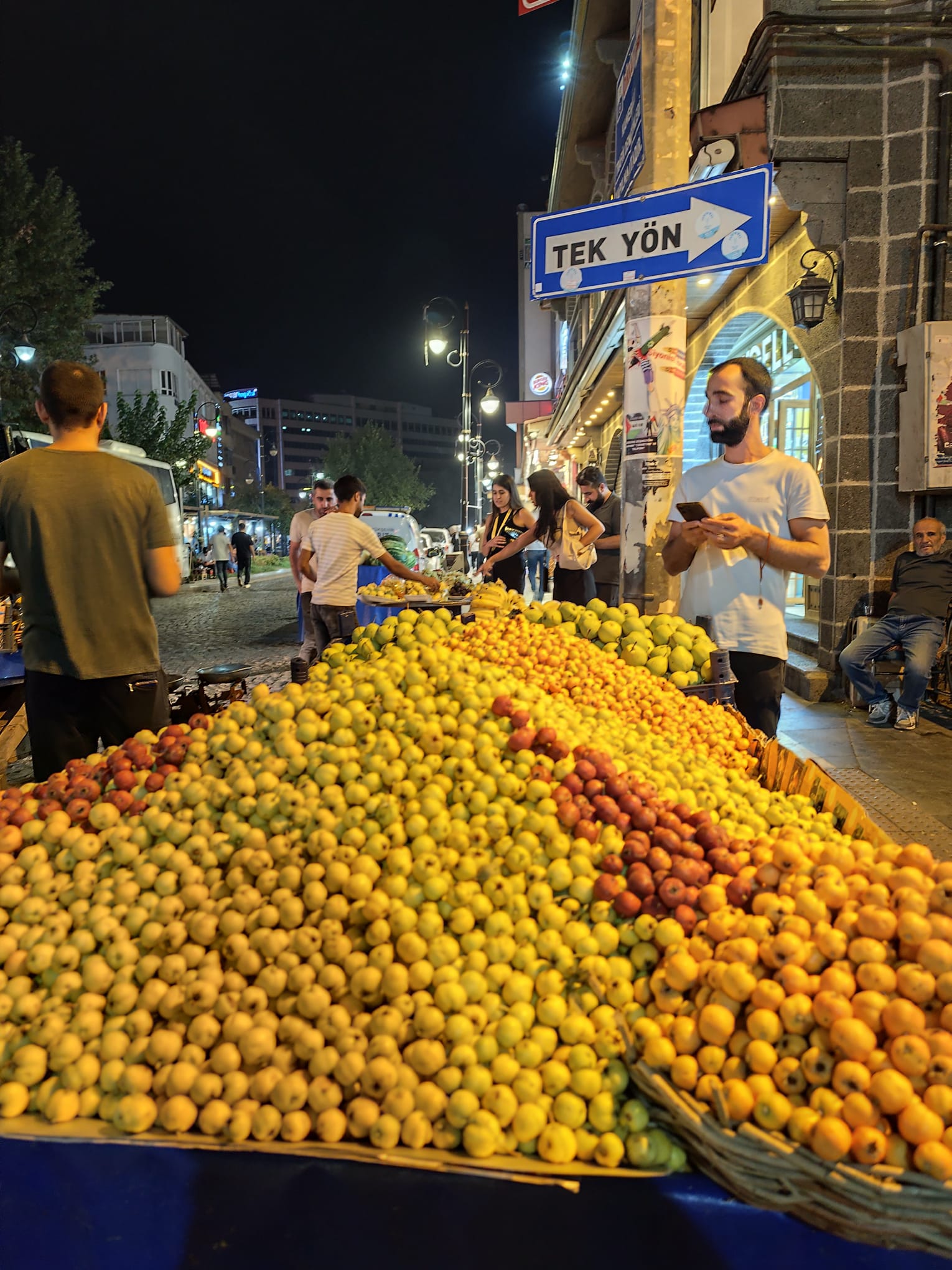 Soğuk Havalarda Diyarbakır Tezgahları Neden Renkleniyor?