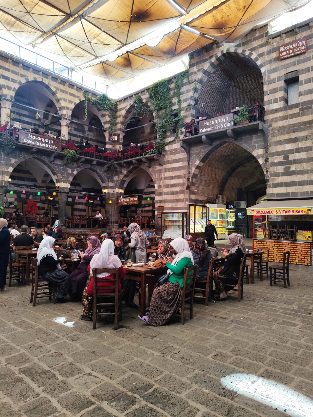 Sonbaharda Diyarbakır Hasan Paşa Hanı’na Yoğun İlgi