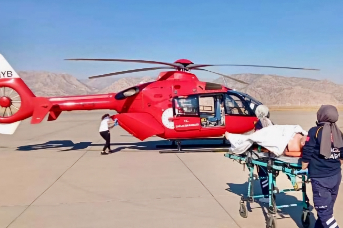 26 yaşındaki hasta ambulans helikopterle Diyarbakır'a getirildi