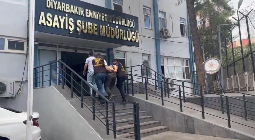 15 Yıl Kaçak Yaşadı