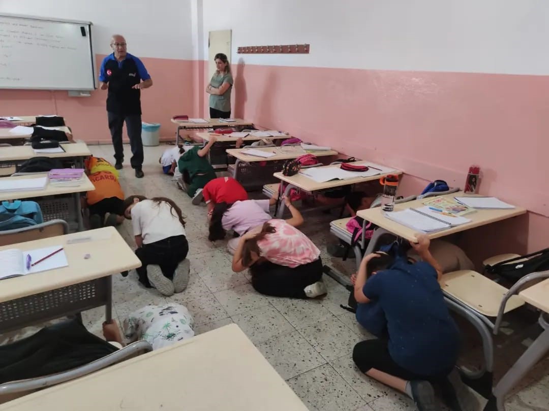 AFAD ekipleri Şırnak'ta öğretmen ve öğrencilere afet eğitimleri verdi