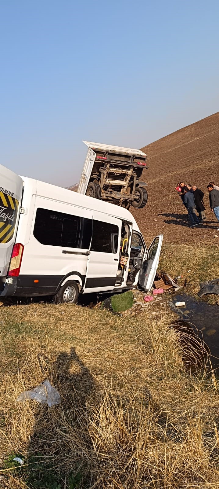 Diyarbakır’da feci kaza sonrası can pazarı kuruldu