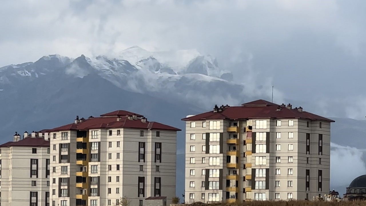 Cilo Dağı yeniden beyaza büründü