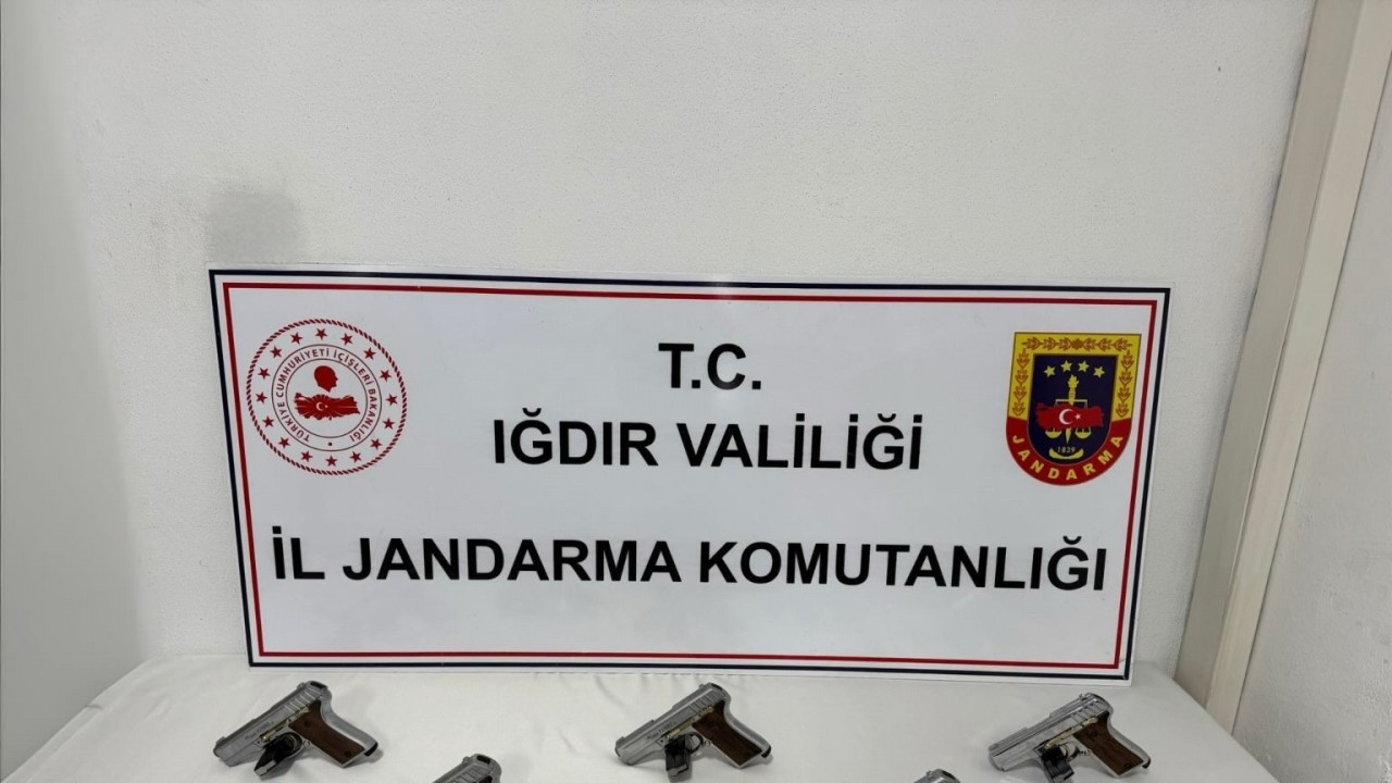 Iğdır’daki kaçakçılık operasyonunda 6 tabanca ele geçirildi