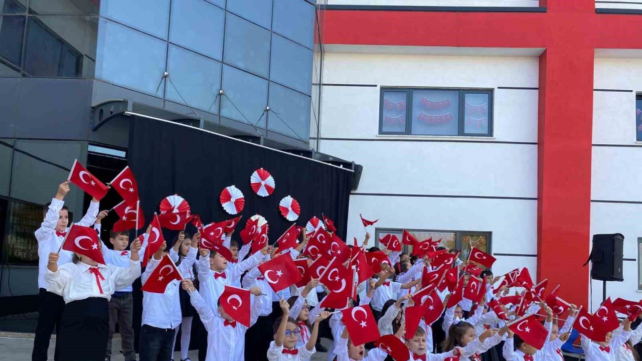 Öğrenciler, Cumhuriyeti coşku ile kutladı